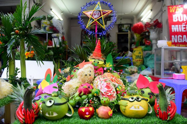 Chú chó ngộ nghĩnh trong mâm ngũ quả Trung thu siêu cầu kỳ ở Hà Nội ảnh 1