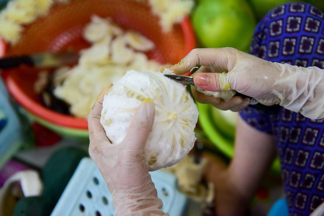 Chú chó ngộ nghĩnh trong mâm ngũ quả Trung thu siêu cầu kỳ ở Hà Nội ảnh 3