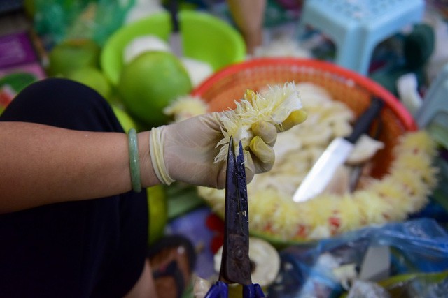 Chú chó ngộ nghĩnh trong mâm ngũ quả Trung thu siêu cầu kỳ ở Hà Nội ảnh 4