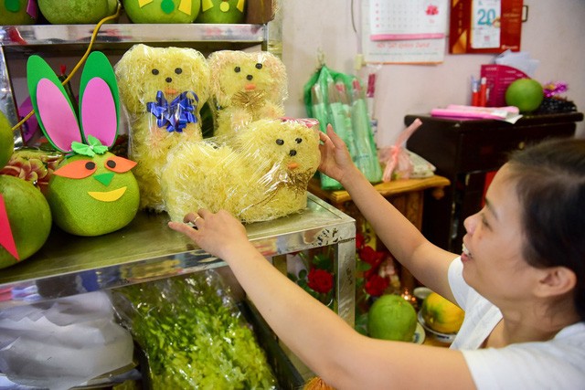 Chú chó ngộ nghĩnh trong mâm ngũ quả Trung thu siêu cầu kỳ ở Hà Nội ảnh 8