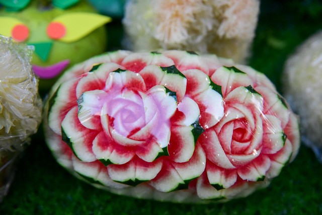 Chú chó ngộ nghĩnh trong mâm ngũ quả Trung thu siêu cầu kỳ ở Hà Nội ảnh 9