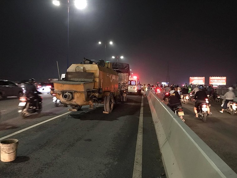 Chạy xe máy vào làn ô tô, đôi nam nữ chết thảm ảnh 2