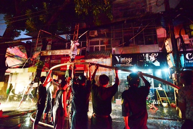 Công bố nguyên nhân vụ cháy khiến 2 người thiệt mạng trên đường Đê La Thành ảnh 1