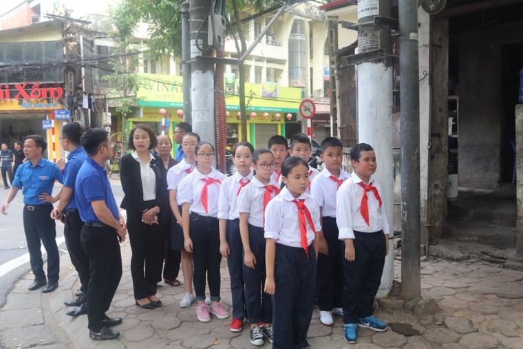 Người dân bày tỏ tiếc thương với Chủ tịch nước Trần Đại Quang ảnh 3