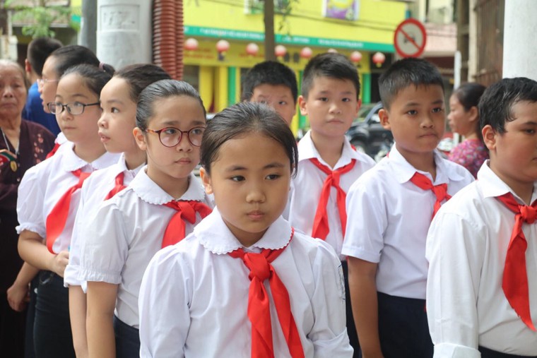 Người dân bày tỏ tiếc thương với Chủ tịch nước Trần Đại Quang ảnh 4