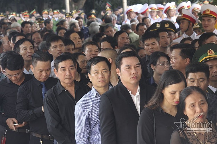 Điều đặc biệt ở đoàn 800 người vào viếng Chủ tịch nước ảnh 11