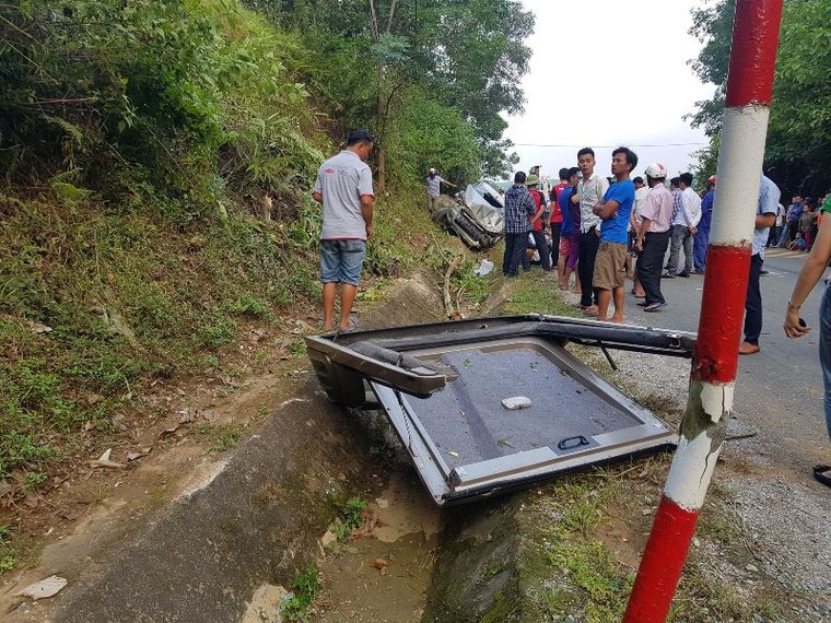 Lao xe vào vách núi, một cán bộ công an tử vong ảnh 2