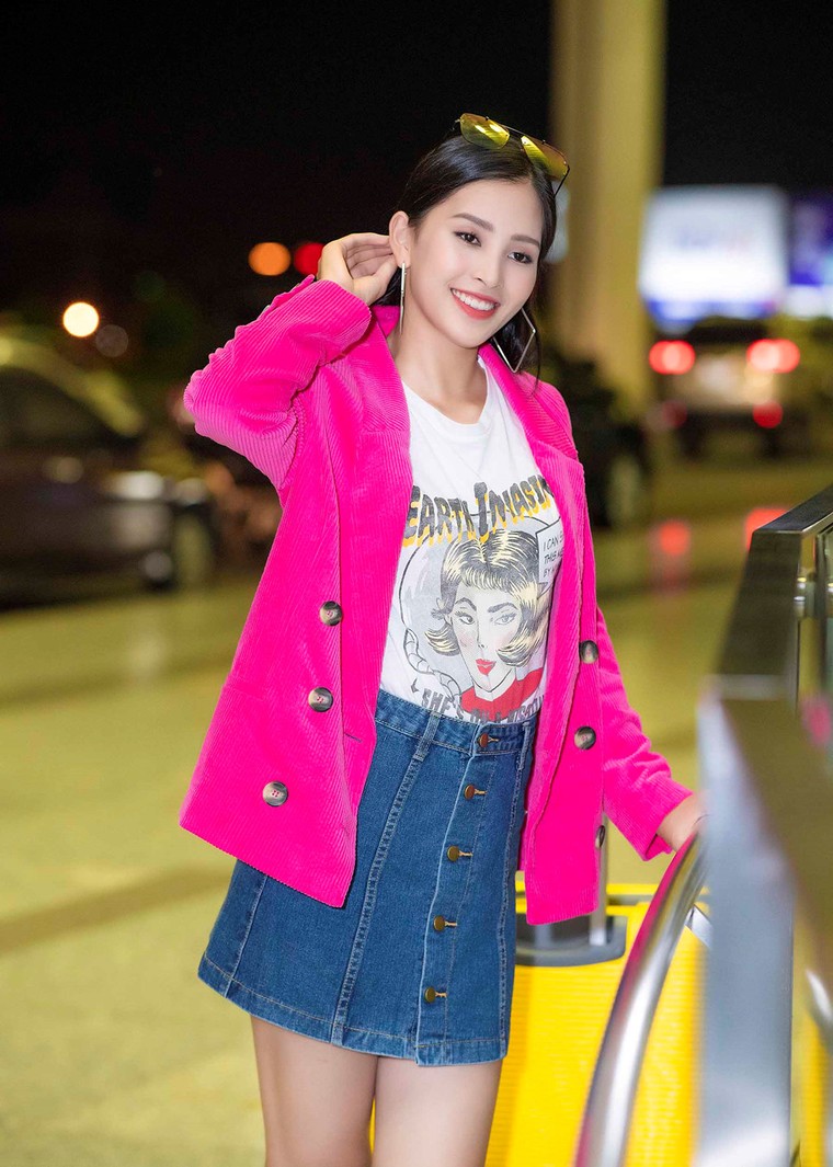 Hoa hậu Tiểu Vy ăn diện trẻ trung và màu sắc sau đăng quang ảnh 2