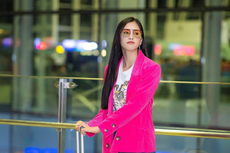 Hoa hậu Tiểu Vy ăn diện trẻ trung và màu sắc sau đăng quang ảnh 3