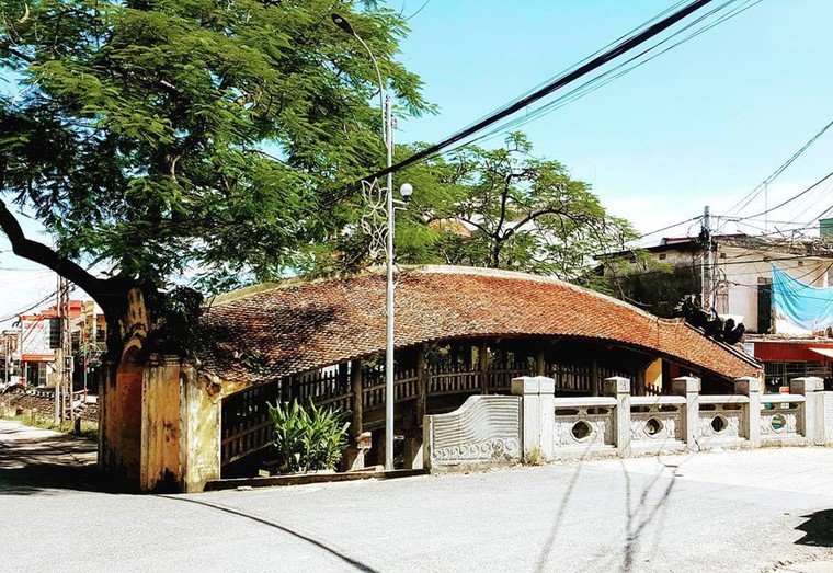 Trải qua hơn 400 năm lịch sử, cầu ngói chợ Lương là một trong những cây cầu cổ nhất của Việt Nam. Cây cầu này nằm ở tỉnh nào?