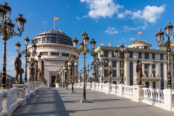 Cộng hòa Macedonia tiếp giáp quốc gia nào sau đây?