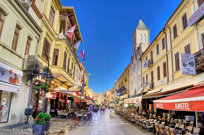 Ngôn ngữ chính thức của Macedonia là?