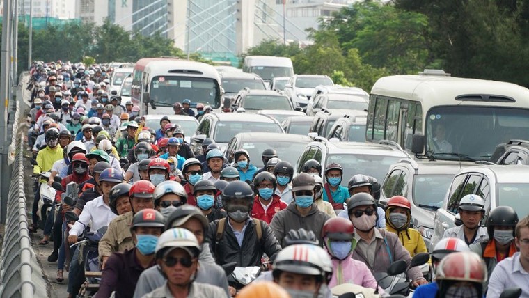 Toàn cảnh vụ sập giàn giáo trước hầm Thủ Thiêm khiến giao thông tê liệt nhiều giờ ảnh 9