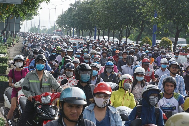 Toàn cảnh vụ sập giàn giáo trước hầm Thủ Thiêm khiến giao thông tê liệt nhiều giờ ảnh 10