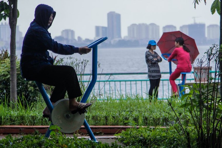 Người Hà Nội run run trong cái lạnh đầu mùa ảnh 11