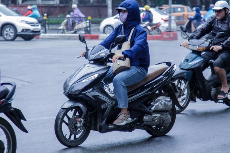 Người Hà Nội run run trong cái lạnh đầu mùa ảnh 1