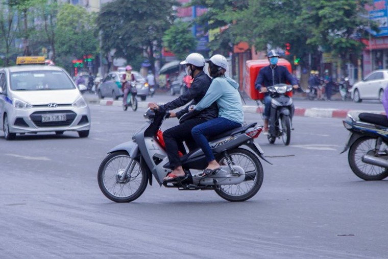 Người Hà Nội run run trong cái lạnh đầu mùa ảnh 6