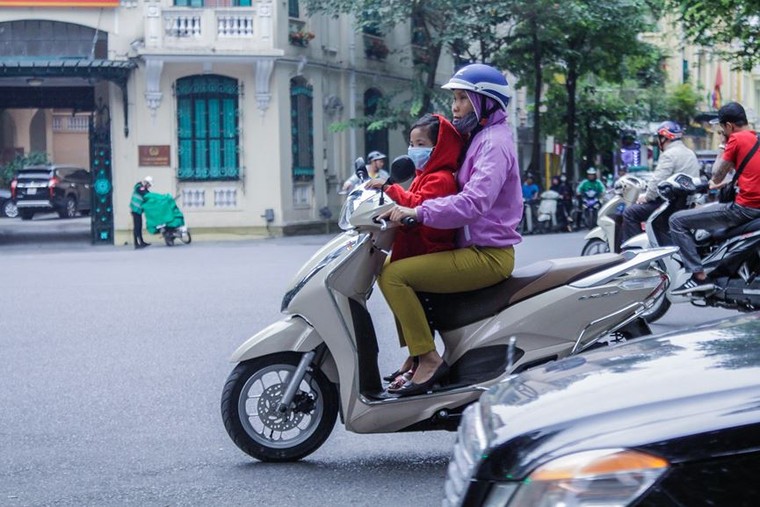 Người Hà Nội run run trong cái lạnh đầu mùa ảnh 7