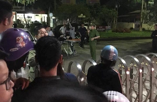 Giang hồ bắn nhau ngoài phố, truy sát vào tận bệnh viện ảnh 1