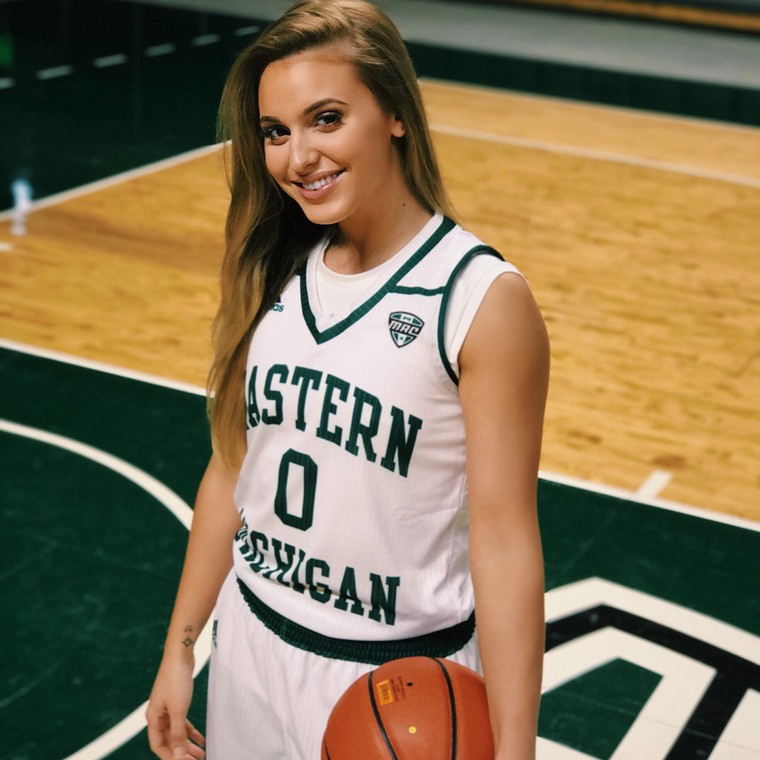 'Hot girl bóng rổ' Mỹ cao 1,8 m, thân hình nóng bỏng như người mẫu ảnh 2