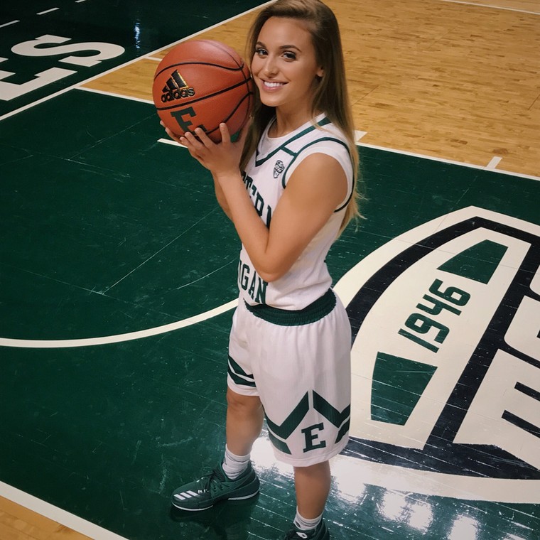 'Hot girl bóng rổ' Mỹ cao 1,8 m, thân hình nóng bỏng như người mẫu ảnh 3