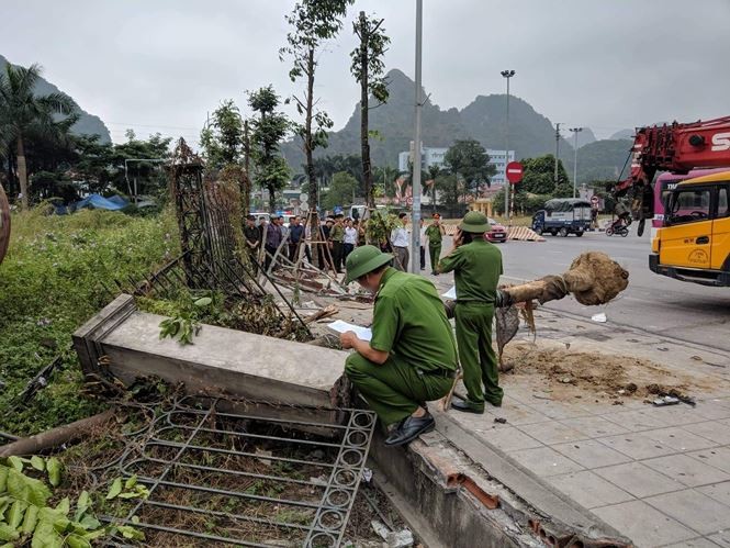 Container mất lái đâm liên hoàn nhiều người thương vong ảnh 3