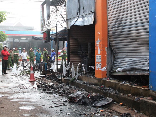 Cháy shop hoa, 3 người thương vong ảnh 1