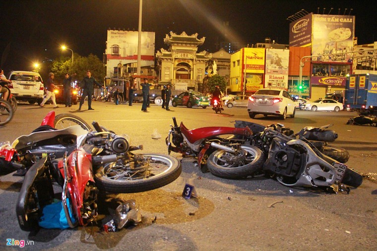 Nữ tài xế say xỉn lái ôtô gây tai nạn liên hoàn trên đường phố Sài Gòn ảnh 2