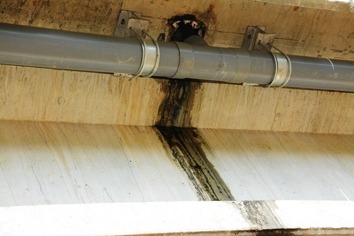 Mưa làm cao tốc 34.000 tỷ dột, lộ cả bẹ chuối dưới gầm cầu ảnh 5