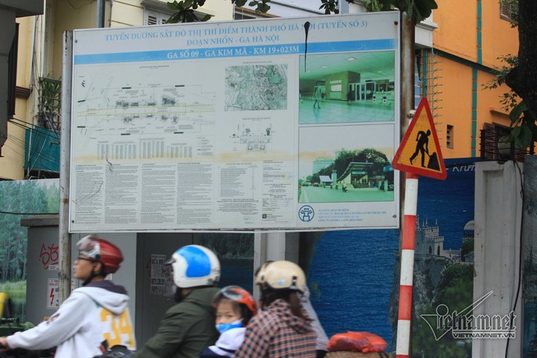 Ngày rối loạn phố Kim Mã: Xế hộp ngỡ ngàng, xe máy chen nhau hít khói ảnh 12