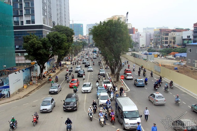 Ngày rối loạn phố Kim Mã: Xế hộp ngỡ ngàng, xe máy chen nhau hít khói ảnh 10