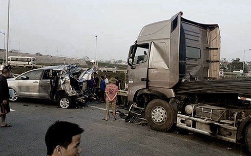 Rút hồ sơ vụ container đâm Innova đi lùi trên cao tốc để xem xét ảnh 1