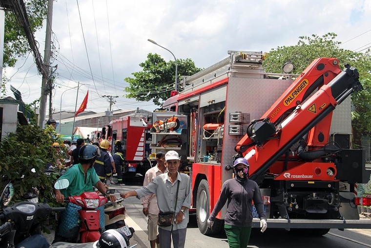 5 căn nhà ven chợ nổi Cái Răng bốc cháy dữ dội ảnh 4