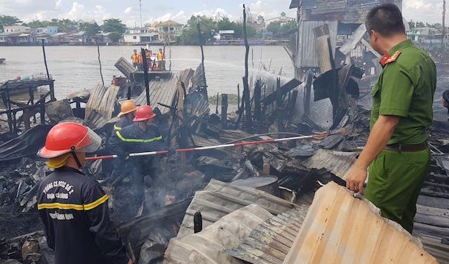 5 căn nhà ven chợ nổi Cái Răng bốc cháy dữ dội ảnh 6