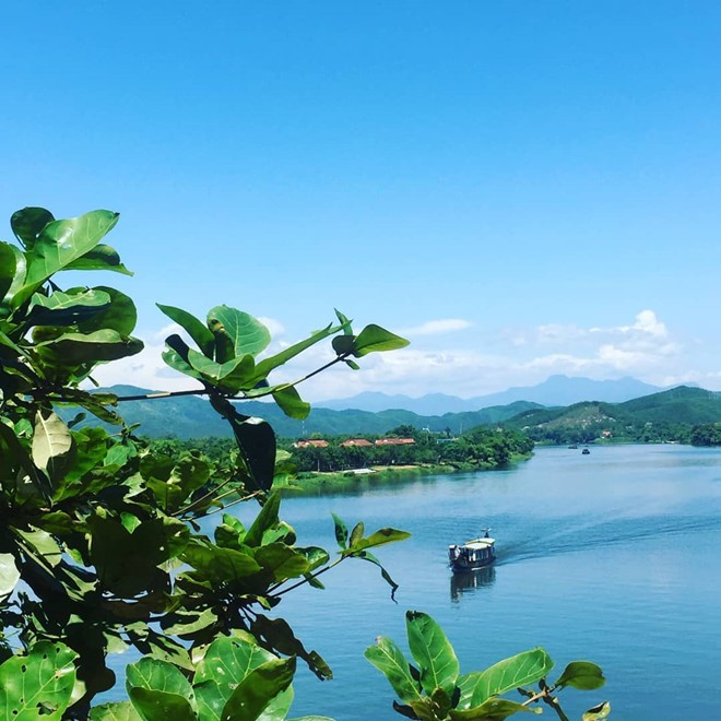 Dòng sông nào được nhắc đến trong bút ký đặc sắc 