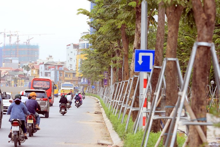 Hà Nội: Đường nghìn tỷ khác lạ sau 1 năm 'khai tử' hàng cổ thụ ảnh 18