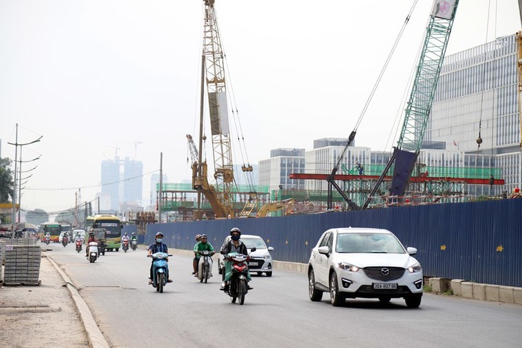 Hà Nội: Đường nghìn tỷ khác lạ sau 1 năm 'khai tử' hàng cổ thụ ảnh 21