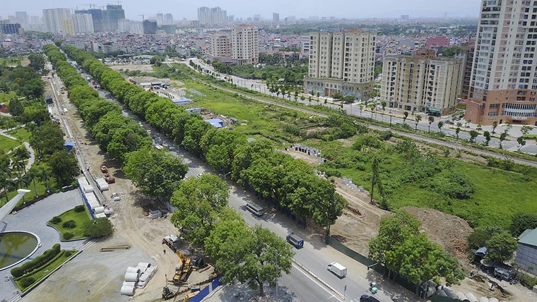 Hà Nội: Đường nghìn tỷ khác lạ sau 1 năm 'khai tử' hàng cổ thụ ảnh 4