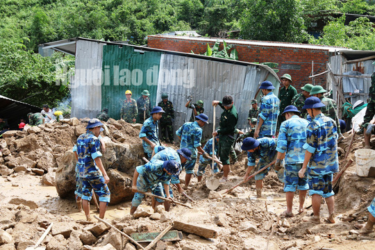 Rơi nước mắt trước cảnh tan hoang xóm Núi ảnh 2