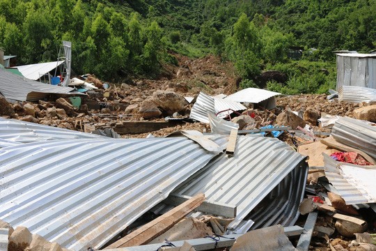 Rơi nước mắt trước cảnh tan hoang xóm Núi ảnh 7