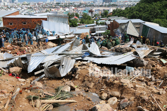 Rơi nước mắt trước cảnh tan hoang xóm Núi ảnh 8