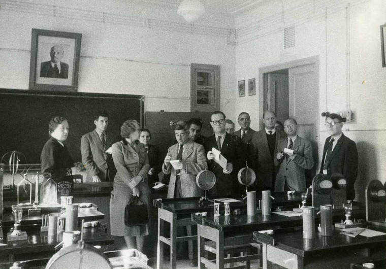 Nội dung chủ yếu của Bản Hiến chương các nhà giáo là gì?