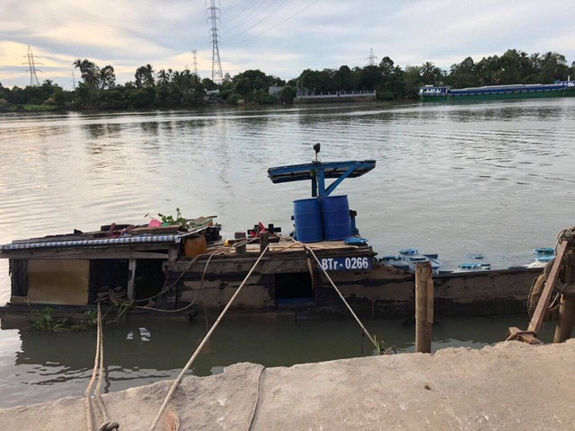 Vụ chìm thuyền sông Đồng Nai: Chủ phương tiện không có giấy phép? ảnh 1
