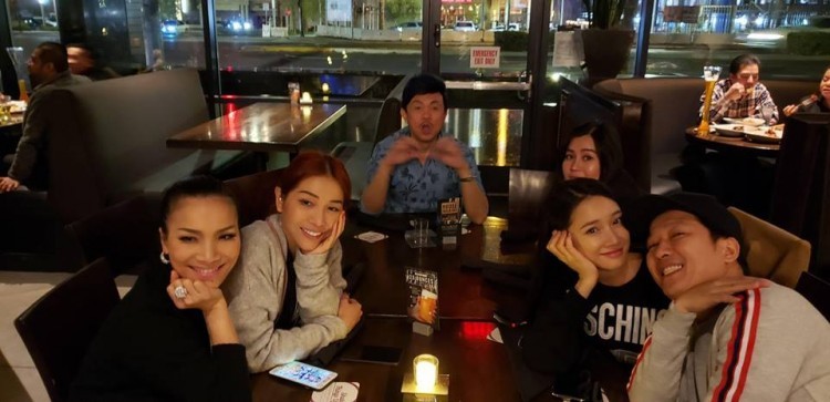 Nhã Phương xinh đẹp bên cạnh Trường Giang ở Mỹ mặc kệ tin đồn mang bầu ảnh 1