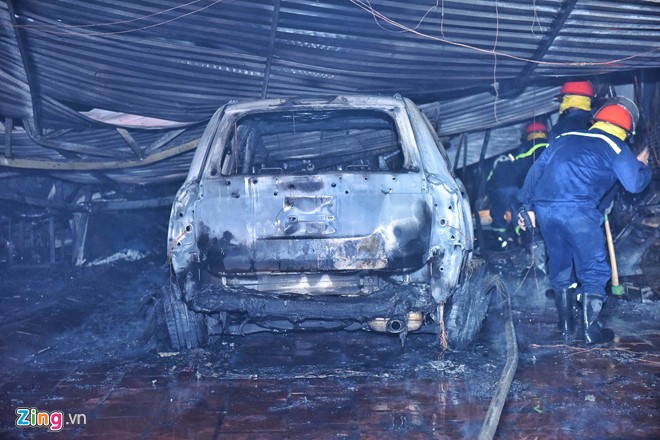 Xưởng bảo dưỡng ôtô cháy ngùn ngụt trong đêm ảnh 3