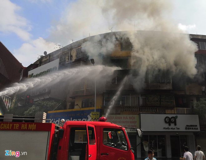 Hiện trường vụ cháy lớn tại khu tập thể cũ trên đường Tôn Thất Tùng ảnh 5