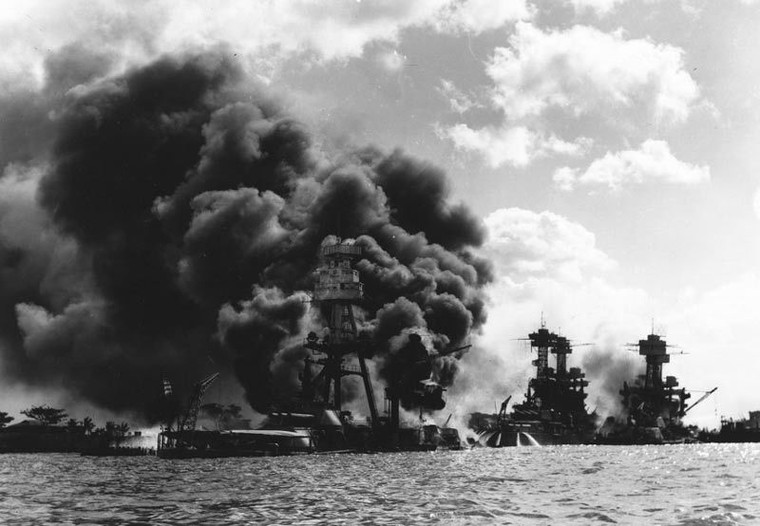 Để giành được chiến thắng, Nhật đã triển khai mấy đợt không kích?