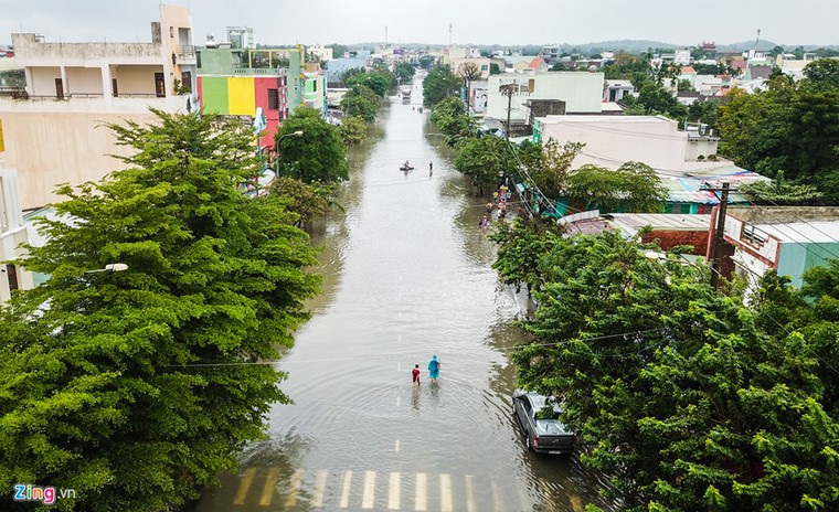 Toàn cảnh đô thị Tam Kỳ ngập sâu trong mưa lũ ảnh 10