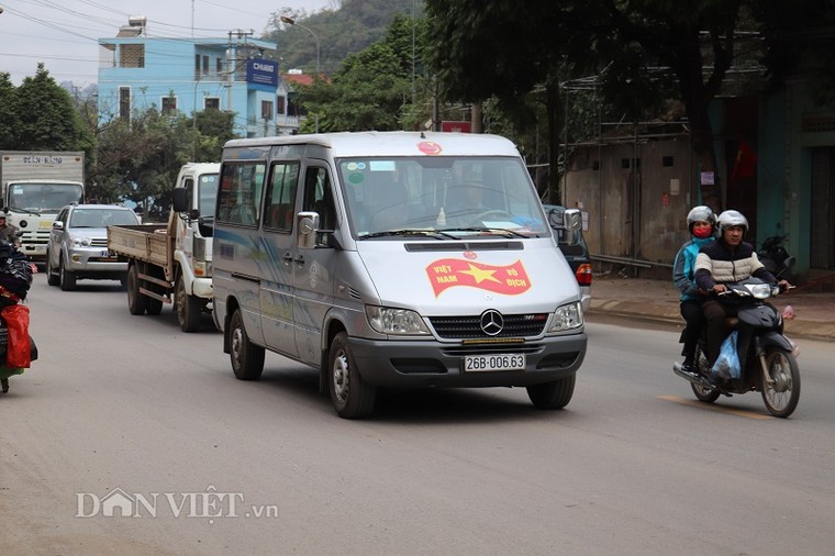 AFF Cup: Dân phố núi Sơn La mổ lợn, sắm 'chảo' tiếp lửa ĐT Việt Nam ảnh 11