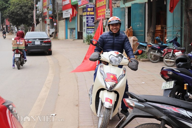 AFF Cup: Dân phố núi Sơn La mổ lợn, sắm 'chảo' tiếp lửa ĐT Việt Nam ảnh 12